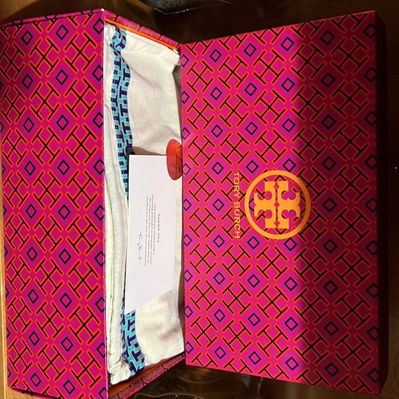 New never worn TORY BURCH Women Georgie Gold Logo Leather Sandals - Picture 5 of 6